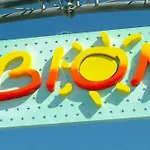 Апартаменти Enjoy Poolside Comfort-beahost