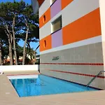 Enjoy Poolside Comfort-beahost *