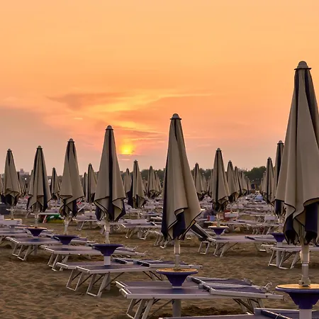 Enjoy Poolside Comfort - Beahost Apartment Bibione