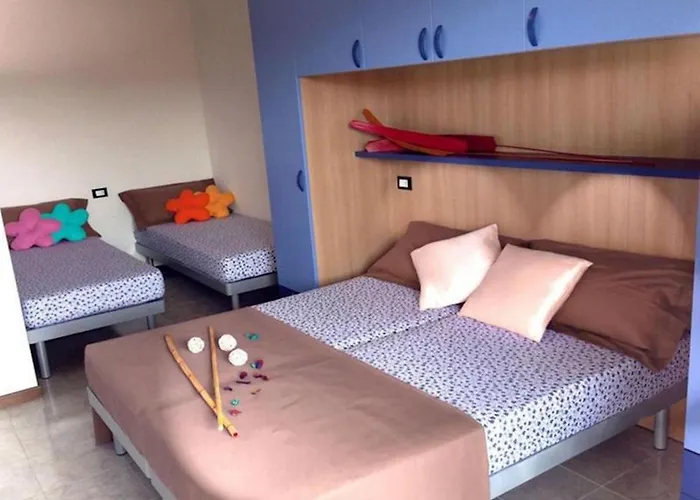 Enjoy Poolside Comfort-beahost *