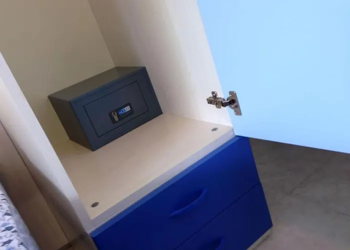 Enjoy Poolside Comfort-beahost *